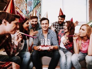 Bezstresowa organizacja przyjęcia urodzinowego — o czym warto pamiętać?