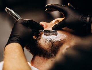 Sztuka męskiego golenia — tradycyjne vs. nowoczesne techniki i narzędzia