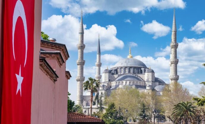 Atrakcyjne oferty last minute: co warto wiedzieć przed zarezerwowaniem wymarzonego wyjazdu do Turcji