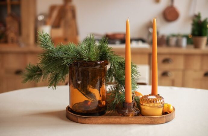 Inspirujące dekoracje adwentowe dla stołu - kreatywne sposoby ozdabiania domu przed świętami.